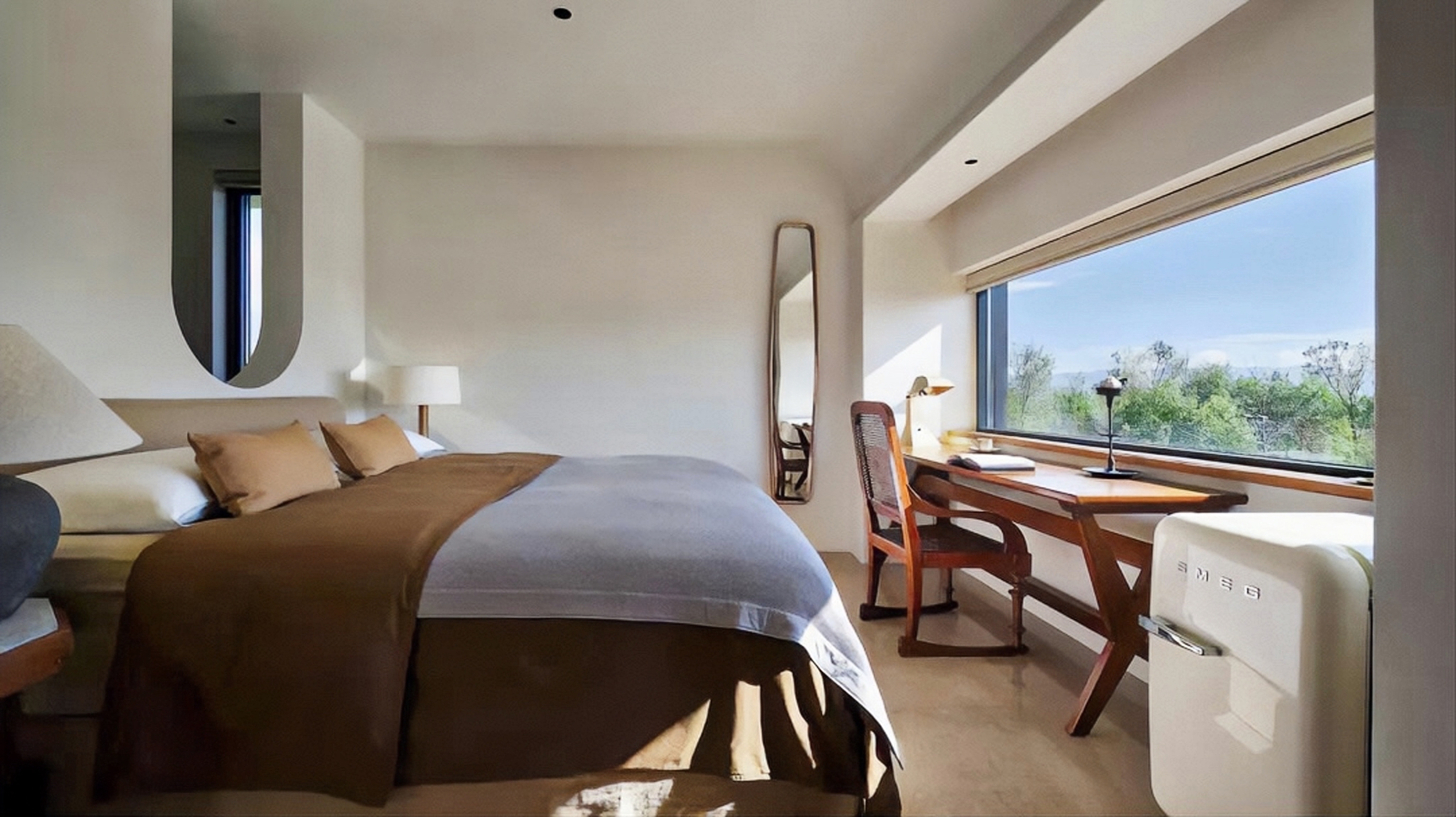 Sleek Ultra Slim Picture